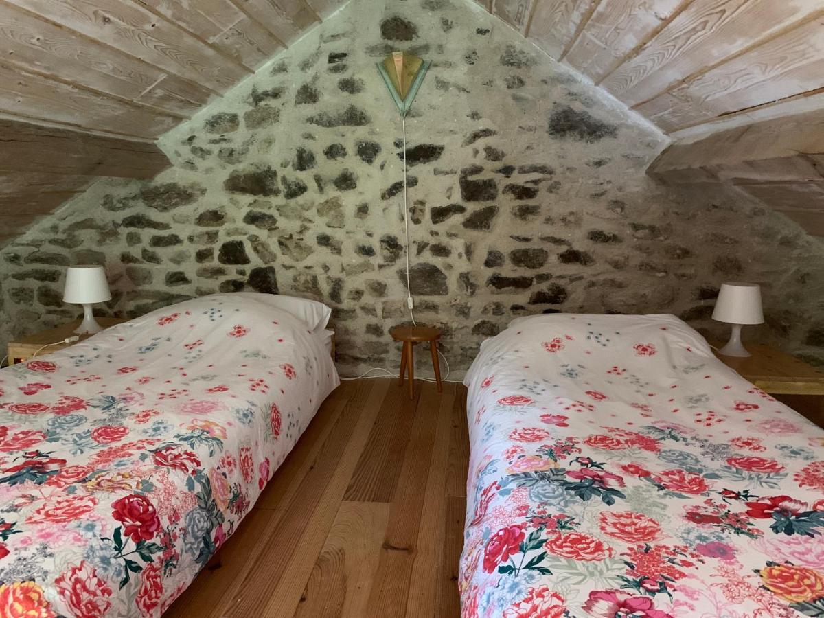 Petite Maison Conjat Saint-Julien-le-Petit Екстер'єр фото